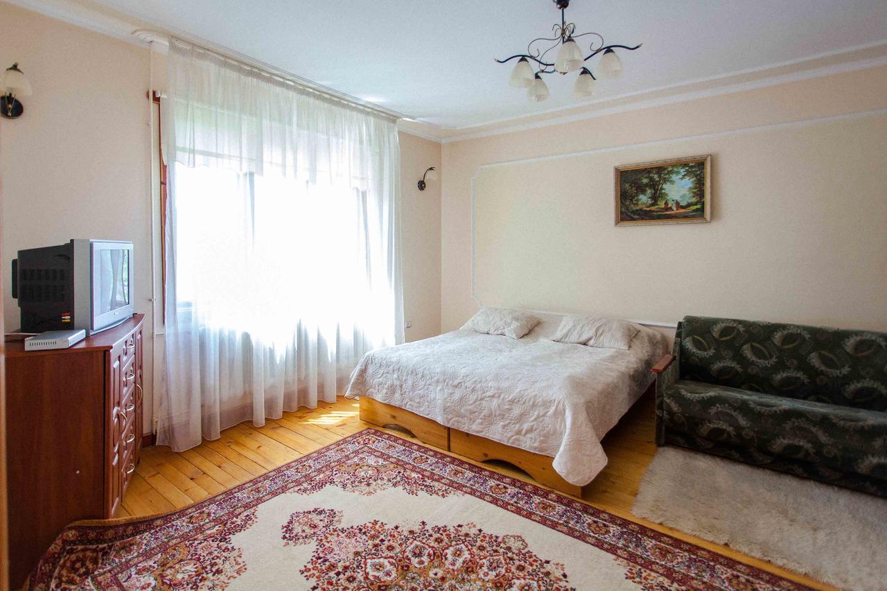 Hotel Lisoviy Zatyshok, Z Vidkrutum Litnim Baseynom Slavske Exterior foto