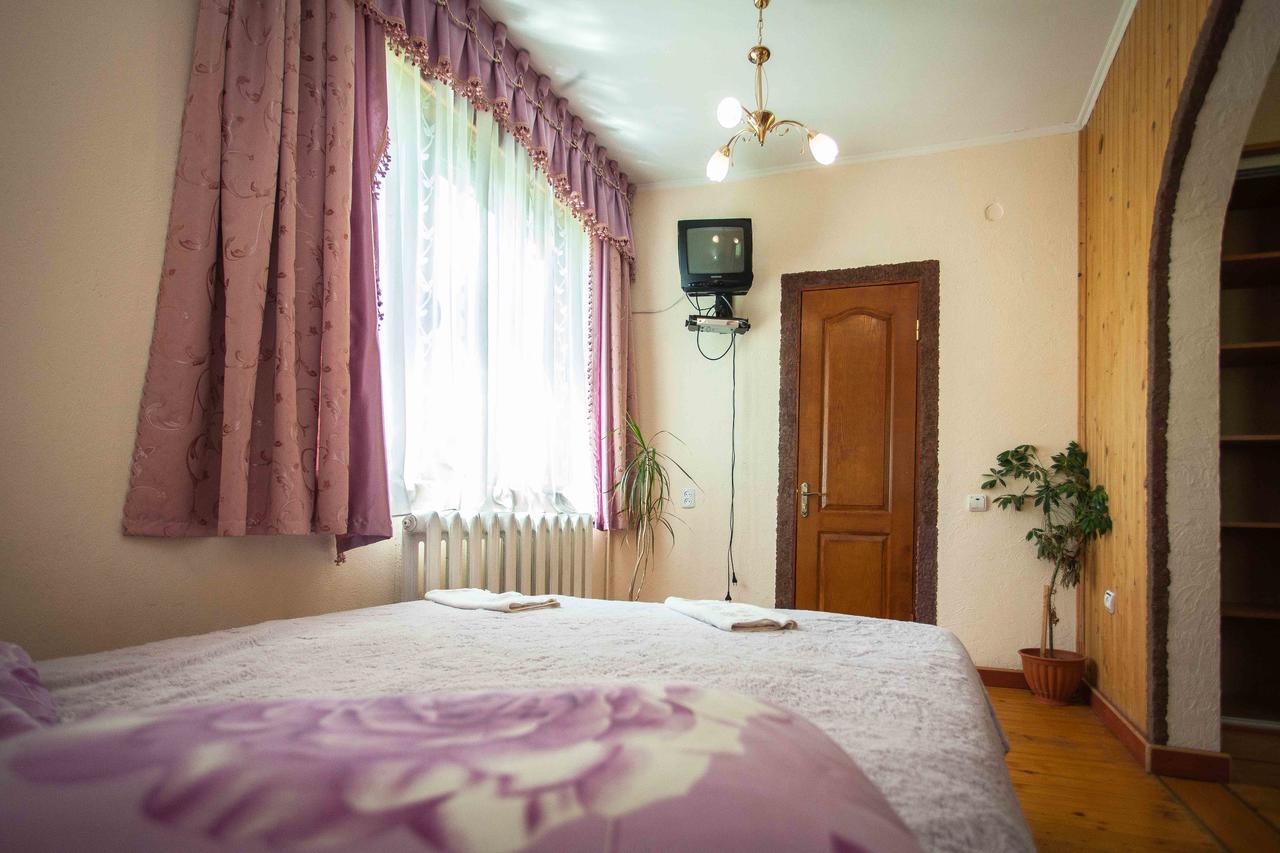 Hotel Lisoviy Zatyshok, Z Vidkrutum Litnim Baseynom Slavske Exterior foto
